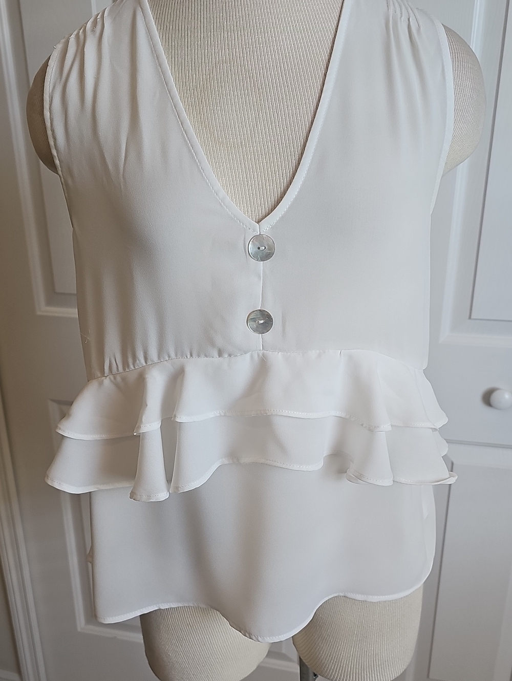 ASTR the Label Ruffle Peplum Chiffon Tank Womens Size S White V-Neck‎ Sleeveless